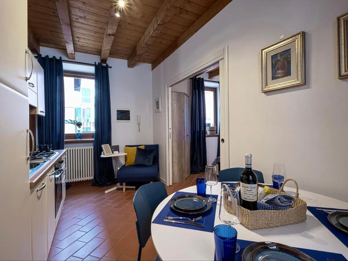Xenia19 In Pieno Centro Storico Apartment Peschiera del Garda Italy