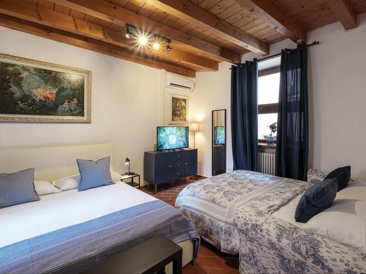 Xenia19 In Pieno Centro Storico Apartment Peschiera del Garda Italy